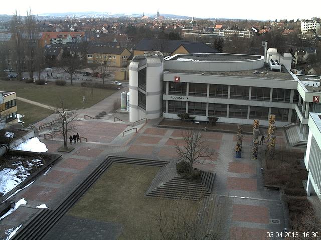Foto der Webcam: Verwaltungsgeb&auml;ude, Innenhof mit Audimax, H&ouml;rsaal-Geb&auml;ude 1