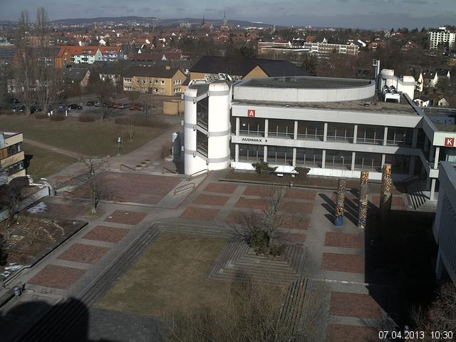 Foto der Webcam: Verwaltungsgeb&auml;ude, Innenhof mit Audimax, H&ouml;rsaal-Geb&auml;ude 1