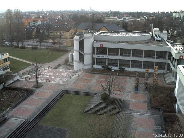 Foto der Webcam: Verwaltungsgeb&auml;ude, Innenhof mit Audimax, H&ouml;rsaal-Geb&auml;ude 1