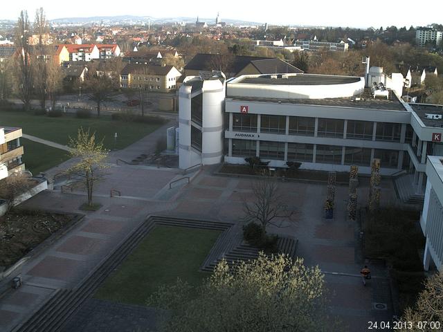 Foto der Webcam: Verwaltungsgeb&auml;ude, Innenhof mit Audimax, H&ouml;rsaal-Geb&auml;ude 1