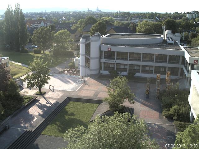 Foto der Webcam: Verwaltungsgeb&auml;ude, Innenhof mit Audimax, H&ouml;rsaal-Geb&auml;ude 1