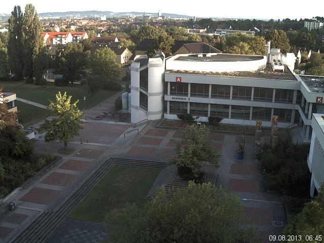 Foto der Webcam: Verwaltungsgeb&auml;ude, Innenhof mit Audimax, H&ouml;rsaal-Geb&auml;ude 1