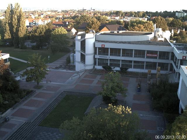 Foto der Webcam: Verwaltungsgeb&auml;ude, Innenhof mit Audimax, H&ouml;rsaal-Geb&auml;ude 1