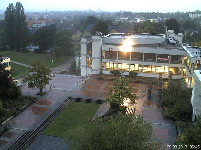 Foto der Webcam: Verwaltungsgeb&auml;ude, Innenhof mit Audimax, H&ouml;rsaal-Geb&auml;ude 1