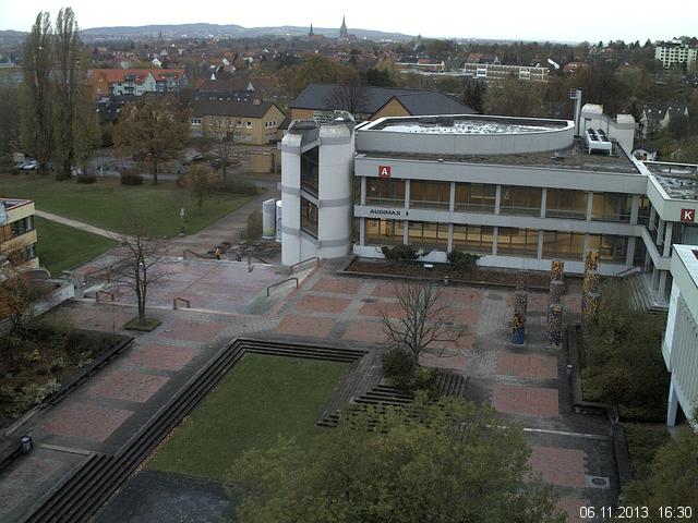 Foto der Webcam: Verwaltungsgeb&auml;ude, Innenhof mit Audimax, H&ouml;rsaal-Geb&auml;ude 1