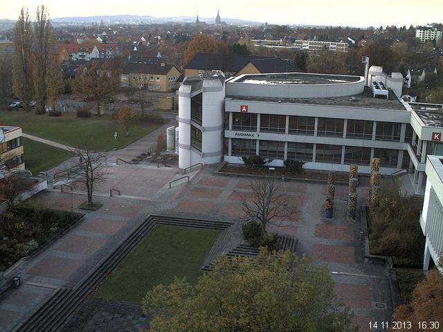 Foto der Webcam: Verwaltungsgeb&auml;ude, Innenhof mit Audimax, H&ouml;rsaal-Geb&auml;ude 1