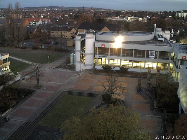Foto der Webcam: Verwaltungsgeb&auml;ude, Innenhof mit Audimax, H&ouml;rsaal-Geb&auml;ude 1
