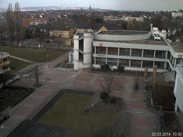 Foto der Webcam: Verwaltungsgeb&auml;ude, Innenhof mit Audimax, H&ouml;rsaal-Geb&auml;ude 1