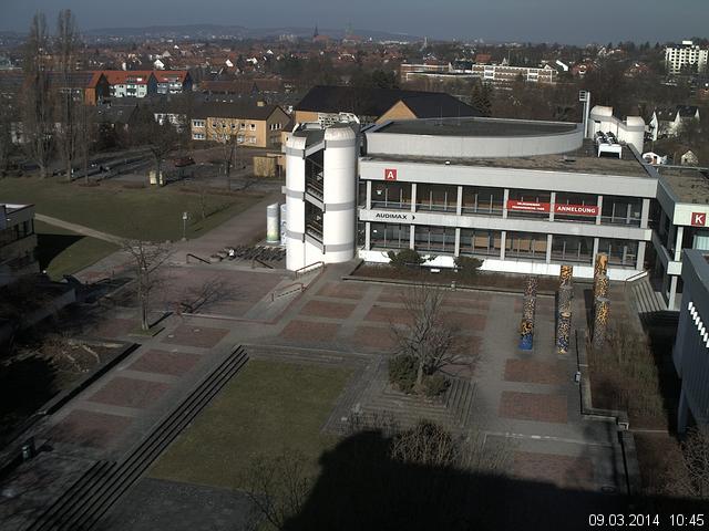 Foto der Webcam: Verwaltungsgeb&auml;ude, Innenhof mit Audimax, H&ouml;rsaal-Geb&auml;ude 1