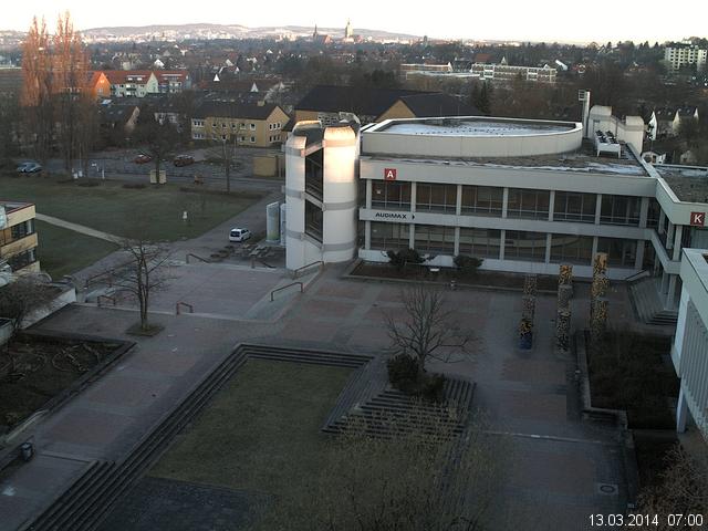 Foto der Webcam: Verwaltungsgeb&auml;ude, Innenhof mit Audimax, H&ouml;rsaal-Geb&auml;ude 1