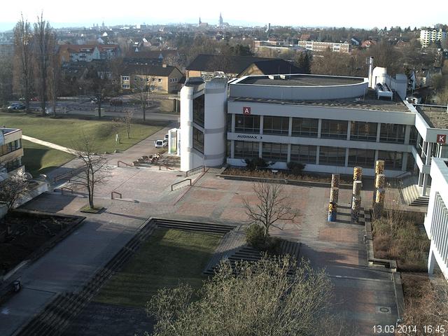 Foto der Webcam: Verwaltungsgeb&auml;ude, Innenhof mit Audimax, H&ouml;rsaal-Geb&auml;ude 1