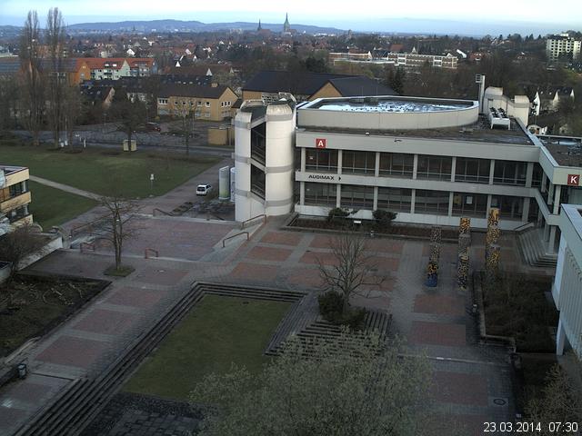 Foto der Webcam: Verwaltungsgeb&auml;ude, Innenhof mit Audimax, H&ouml;rsaal-Geb&auml;ude 1