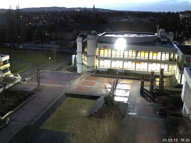 Foto der Webcam: Verwaltungsgeb&auml;ude, Innenhof mit Audimax, H&ouml;rsaal-Geb&auml;ude 1