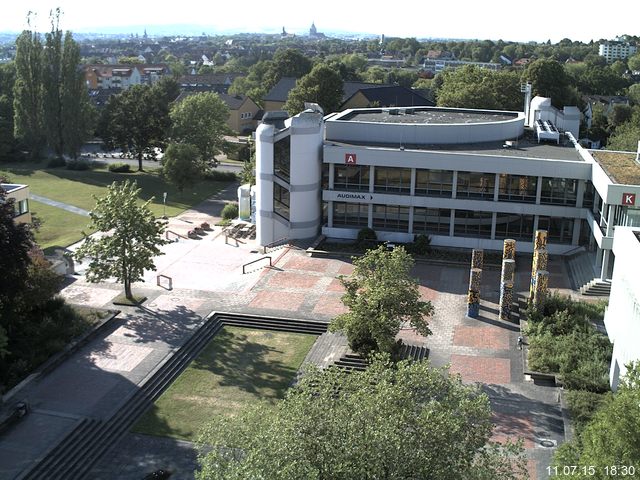 Foto der Webcam: Verwaltungsgeb&auml;ude, Innenhof mit Audimax, H&ouml;rsaal-Geb&auml;ude 1