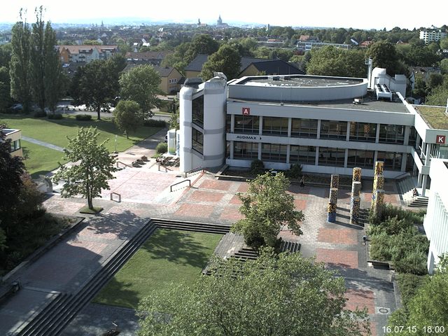 Foto der Webcam: Verwaltungsgeb&auml;ude, Innenhof mit Audimax, H&ouml;rsaal-Geb&auml;ude 1