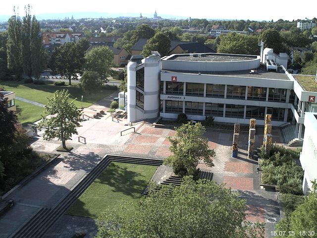 Foto der Webcam: Verwaltungsgeb&auml;ude, Innenhof mit Audimax, H&ouml;rsaal-Geb&auml;ude 1