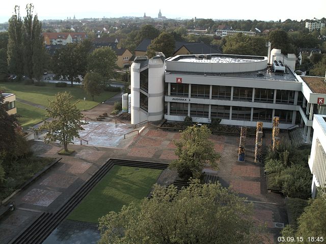 Foto der Webcam: Verwaltungsgeb&auml;ude, Innenhof mit Audimax, H&ouml;rsaal-Geb&auml;ude 1