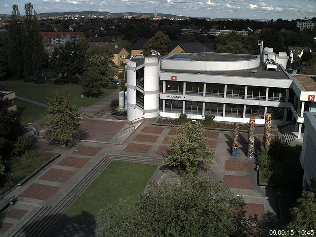 Foto der Webcam: Verwaltungsgeb&auml;ude, Innenhof mit Audimax, H&ouml;rsaal-Geb&auml;ude 1