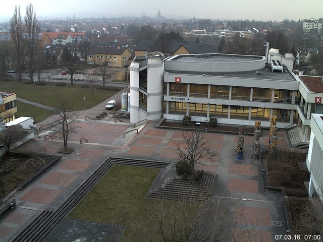 Foto der Webcam: Verwaltungsgeb&auml;ude, Innenhof mit Audimax, H&ouml;rsaal-Geb&auml;ude 1