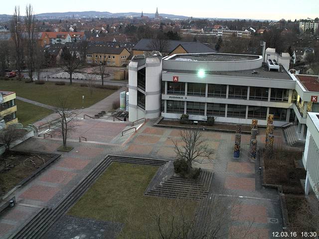Foto der Webcam: Verwaltungsgeb&auml;ude, Innenhof mit Audimax, H&ouml;rsaal-Geb&auml;ude 1