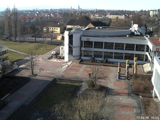Foto der Webcam: Verwaltungsgeb&auml;ude, Innenhof mit Audimax, H&ouml;rsaal-Geb&auml;ude 1