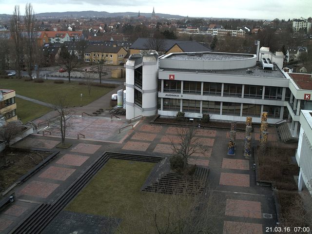 Foto der Webcam: Verwaltungsgeb&auml;ude, Innenhof mit Audimax, H&ouml;rsaal-Geb&auml;ude 1