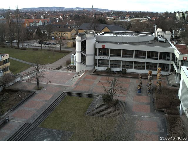 Foto der Webcam: Verwaltungsgeb&auml;ude, Innenhof mit Audimax, H&ouml;rsaal-Geb&auml;ude 1