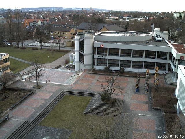 Foto der Webcam: Verwaltungsgeb&auml;ude, Innenhof mit Audimax, H&ouml;rsaal-Geb&auml;ude 1