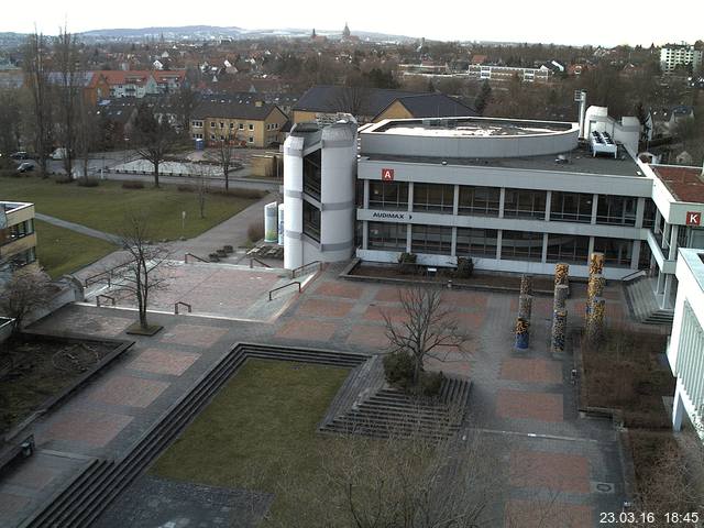 Foto der Webcam: Verwaltungsgeb&auml;ude, Innenhof mit Audimax, H&ouml;rsaal-Geb&auml;ude 1
