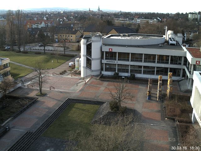 Foto der Webcam: Verwaltungsgeb&auml;ude, Innenhof mit Audimax, H&ouml;rsaal-Geb&auml;ude 1