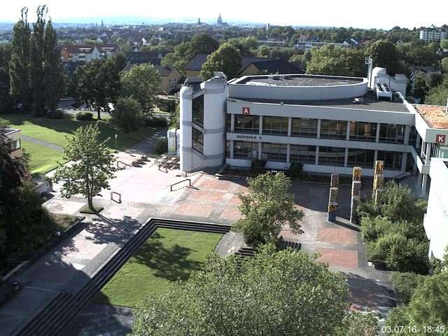 Foto der Webcam: Verwaltungsgeb&auml;ude, Innenhof mit Audimax, H&ouml;rsaal-Geb&auml;ude 1
