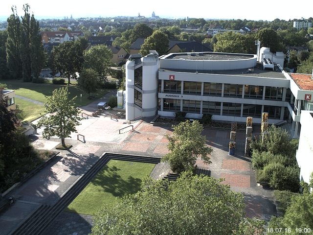 Foto der Webcam: Verwaltungsgeb&auml;ude, Innenhof mit Audimax, H&ouml;rsaal-Geb&auml;ude 1