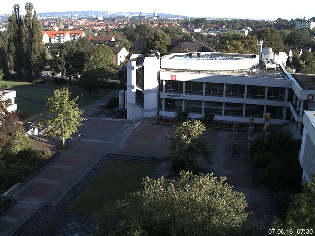 Foto der Webcam: Verwaltungsgeb&auml;ude, Innenhof mit Audimax, H&ouml;rsaal-Geb&auml;ude 1