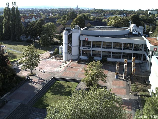 Foto der Webcam: Verwaltungsgeb&auml;ude, Innenhof mit Audimax, H&ouml;rsaal-Geb&auml;ude 1