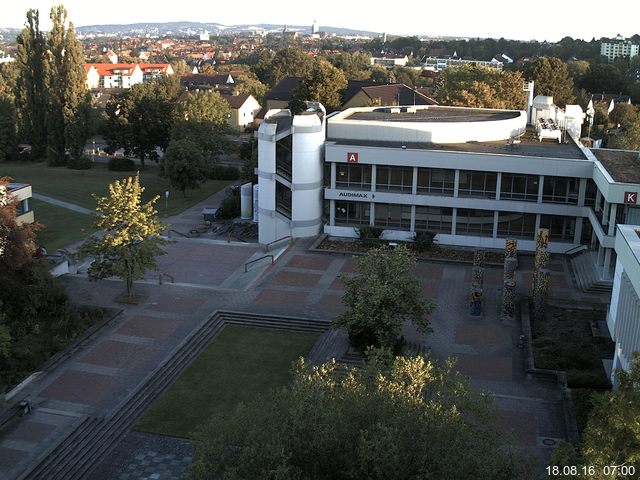 Foto der Webcam: Verwaltungsgeb&auml;ude, Innenhof mit Audimax, H&ouml;rsaal-Geb&auml;ude 1