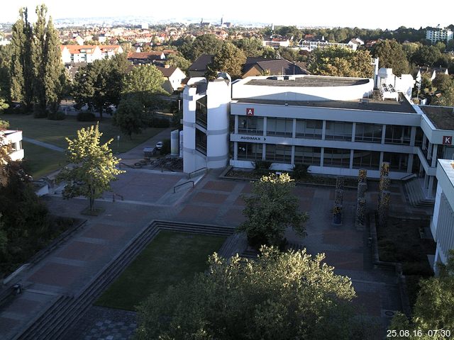 Foto der Webcam: Verwaltungsgeb&auml;ude, Innenhof mit Audimax, H&ouml;rsaal-Geb&auml;ude 1