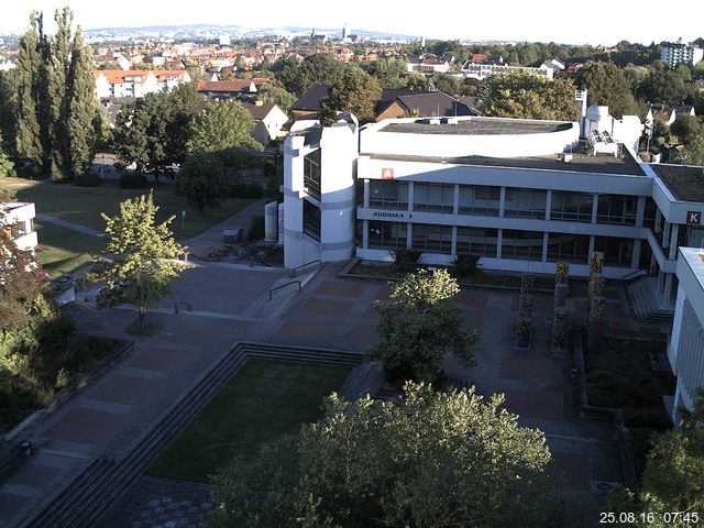 Foto der Webcam: Verwaltungsgeb&auml;ude, Innenhof mit Audimax, H&ouml;rsaal-Geb&auml;ude 1