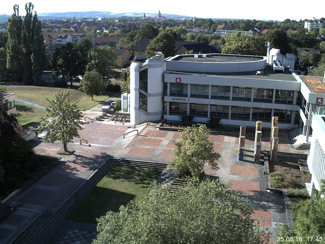 Foto der Webcam: Verwaltungsgeb&auml;ude, Innenhof mit Audimax, H&ouml;rsaal-Geb&auml;ude 1
