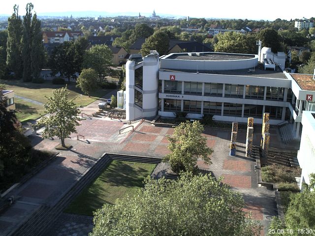 Foto der Webcam: Verwaltungsgeb&auml;ude, Innenhof mit Audimax, H&ouml;rsaal-Geb&auml;ude 1