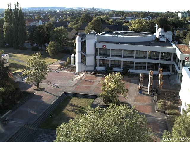 Foto der Webcam: Verwaltungsgeb&auml;ude, Innenhof mit Audimax, H&ouml;rsaal-Geb&auml;ude 1