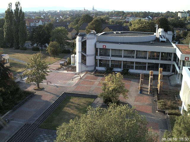Foto der Webcam: Verwaltungsgeb&auml;ude, Innenhof mit Audimax, H&ouml;rsaal-Geb&auml;ude 1