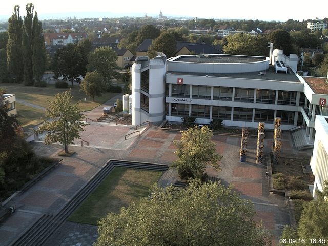 Foto der Webcam: Verwaltungsgeb&auml;ude, Innenhof mit Audimax, H&ouml;rsaal-Geb&auml;ude 1