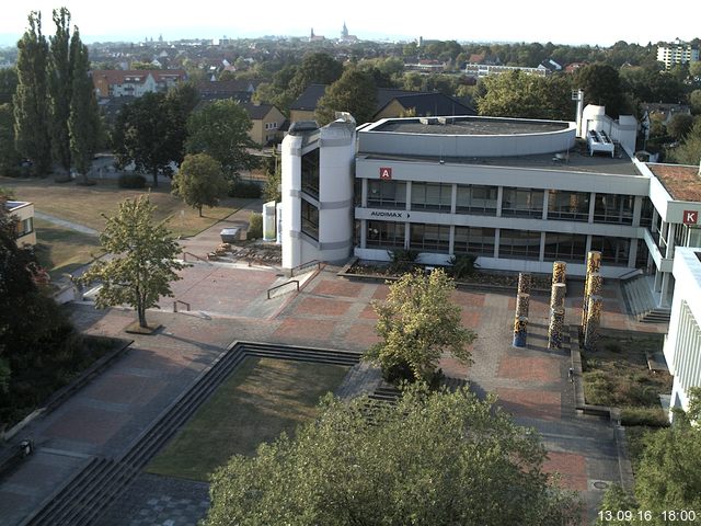 Foto der Webcam: Verwaltungsgeb&auml;ude, Innenhof mit Audimax, H&ouml;rsaal-Geb&auml;ude 1