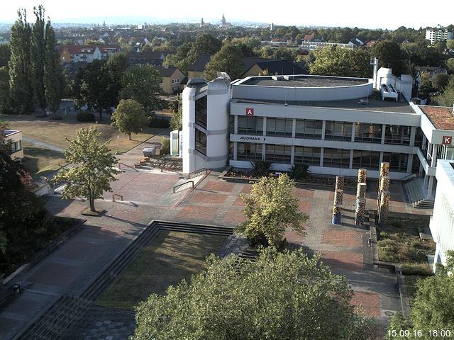 Foto der Webcam: Verwaltungsgeb&auml;ude, Innenhof mit Audimax, H&ouml;rsaal-Geb&auml;ude 1