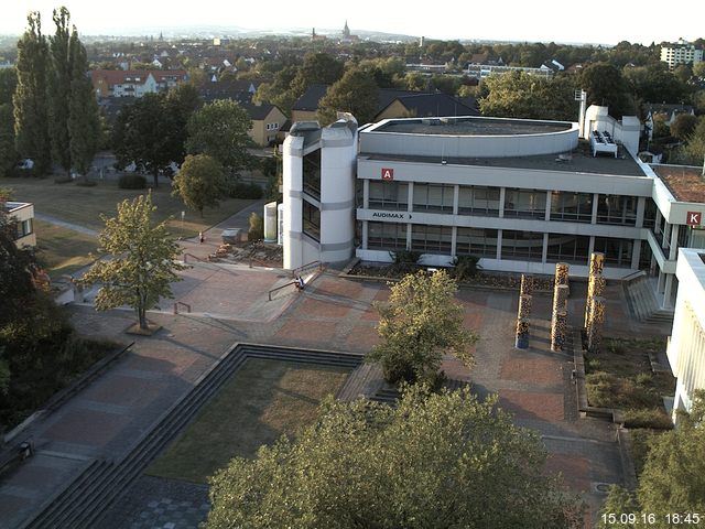 Foto der Webcam: Verwaltungsgeb&auml;ude, Innenhof mit Audimax, H&ouml;rsaal-Geb&auml;ude 1
