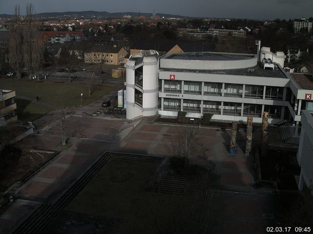 Foto der Webcam: Verwaltungsgebäude, Innenhof mit Audimax, Hörsaal-Gebäude 1