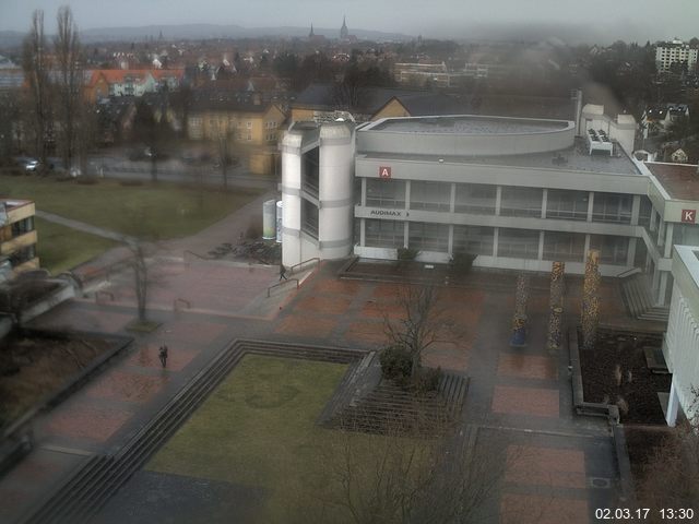 Foto der Webcam: Verwaltungsgebäude, Innenhof mit Audimax, Hörsaal-Gebäude 1