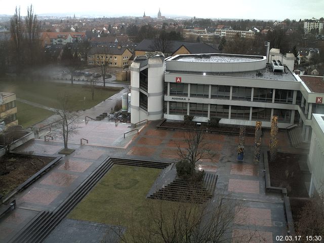 Foto der Webcam: Verwaltungsgebäude, Innenhof mit Audimax, Hörsaal-Gebäude 1