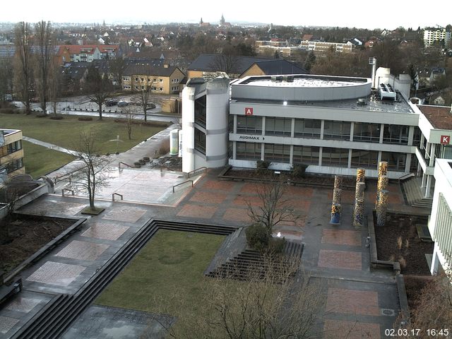 Foto der Webcam: Verwaltungsgebäude, Innenhof mit Audimax, Hörsaal-Gebäude 1