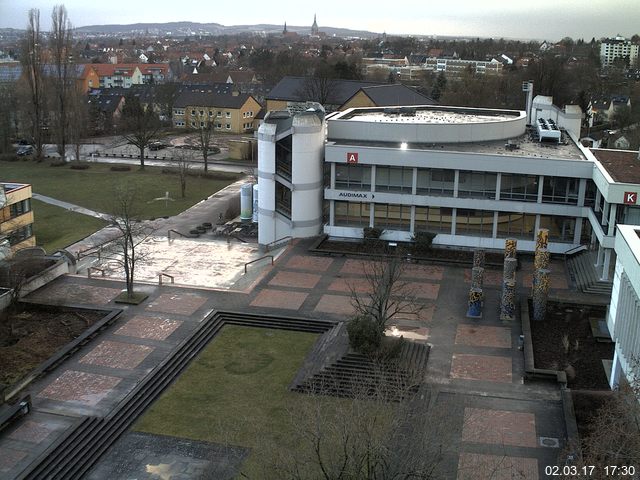 Foto der Webcam: Verwaltungsgebäude, Innenhof mit Audimax, Hörsaal-Gebäude 1